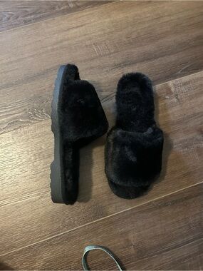 Array Black Faux Fur Slide Sandals - Women